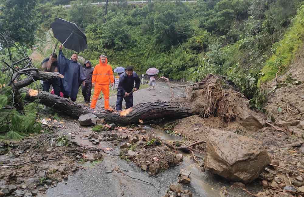 road_block_due_to_landslides