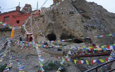 मुस्ताङको लुरी गुम्बा ओझेलमा