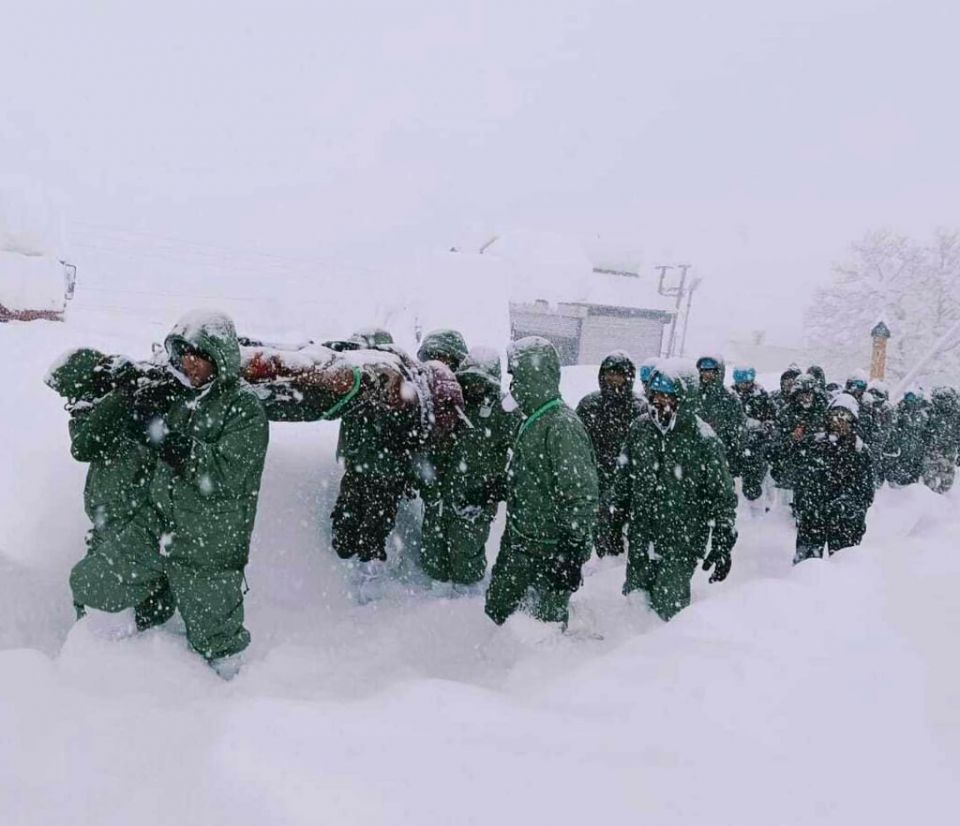 An Indian Army team carries out rescue operations for the construction workers trapped by the avalanche. Photo: AP