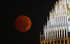 天黑请睁眼！西半球迎来今年首次“血月” 你那儿能看到吗？