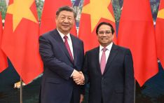 习近平会见越南总理范明政