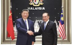 习近平同马来西亚总理安瓦尔举行会谈