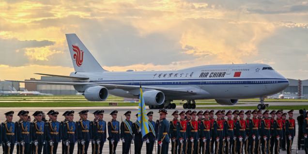 习近平抵达莫斯