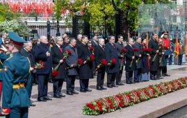 Remember history to illuminate future -- Xi attends Victory Day commemorations in Moscow