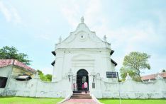 推开月亮堡城门,寻觅加勒沧桑往事