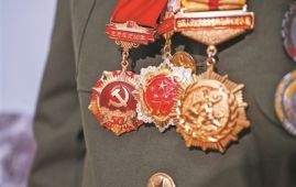 “是个有良心的中国人，就应该站出来”（时空对话）