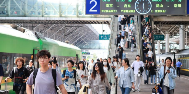 China's railway travel surges as Dragon Boat Festival holiday begins