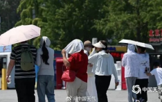 局地40℃以上！出门穿什么颜色衣服更凉快？