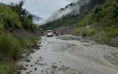 持续降雨引发山体滑坡 通往樟木口岸的阿尼哥公路交通中断