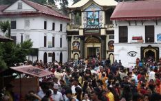 साउनको पहिलो सोमबार पशुपतिनाथमा श्रद्धालुको घुइँचो (फोटोफिचर)