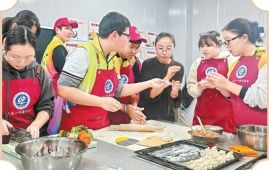 探访中蒙最大陆路口岸城市“斑斓之城”二连浩特——中国“北大门”  留学“大热门”（边城见闻）