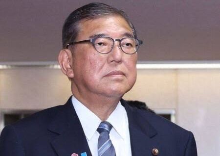 “前所未有的误报”！日本大报刊发号外报道“石破茂决定辞职”成乌龙，报纸被上架拍卖