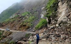 सुक्खा पहिराले राेकियाे बेनी-जोमसोम सडककाे आवतजावत