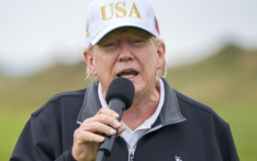 美媒发现特朗普出现淤青的右手又贴创可贴，白宫回应