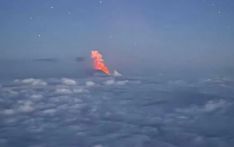 俄罗斯堪察加半岛一火山喷发