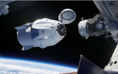 美载人“龙”飞船与国际空间站对接