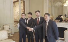 中国驻法使馆举行法国友人捐赠抗战历史照片交接仪式