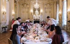 英媒：巴黎婚礼新玩法——向陌生人售票