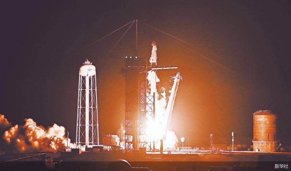 2日，龙飞船搭乘猎鹰9火箭从美国佛罗里达州肯尼迪航天中心发射升空。