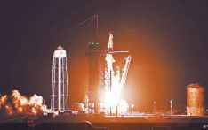 美“龙”飞船载4名宇航员启程返回地球