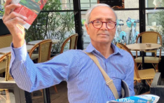 法国最后一名街头报贩，马克龙将为他授勋