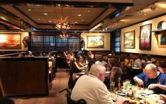 美媒：关税致食品成本飙升 美国多家餐厅陷经营困境