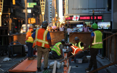 穆迪称美国超半数行业裁员