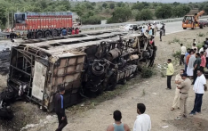 印度西部发生交通事故 至少8人死亡