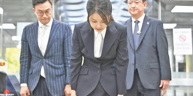 韩国宪政史上尚属首次！前总统夫妇双双被捕，金建希被关“6平米牢房”