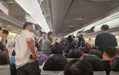 亚航一客机在韩国“降错机场”？乘客一看窗外傻眼，空乘人员也一脸惊讶