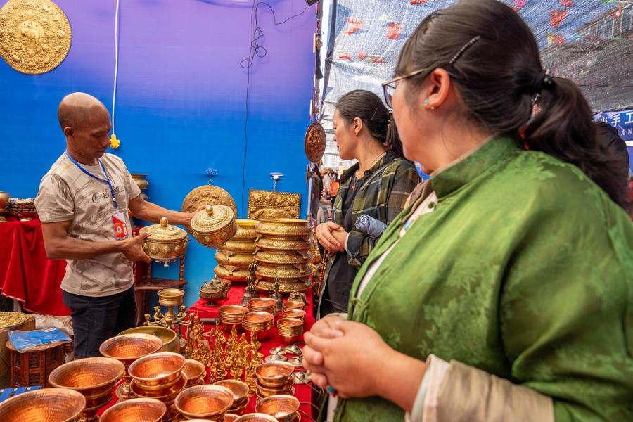 lhasa nepalese business men show product
