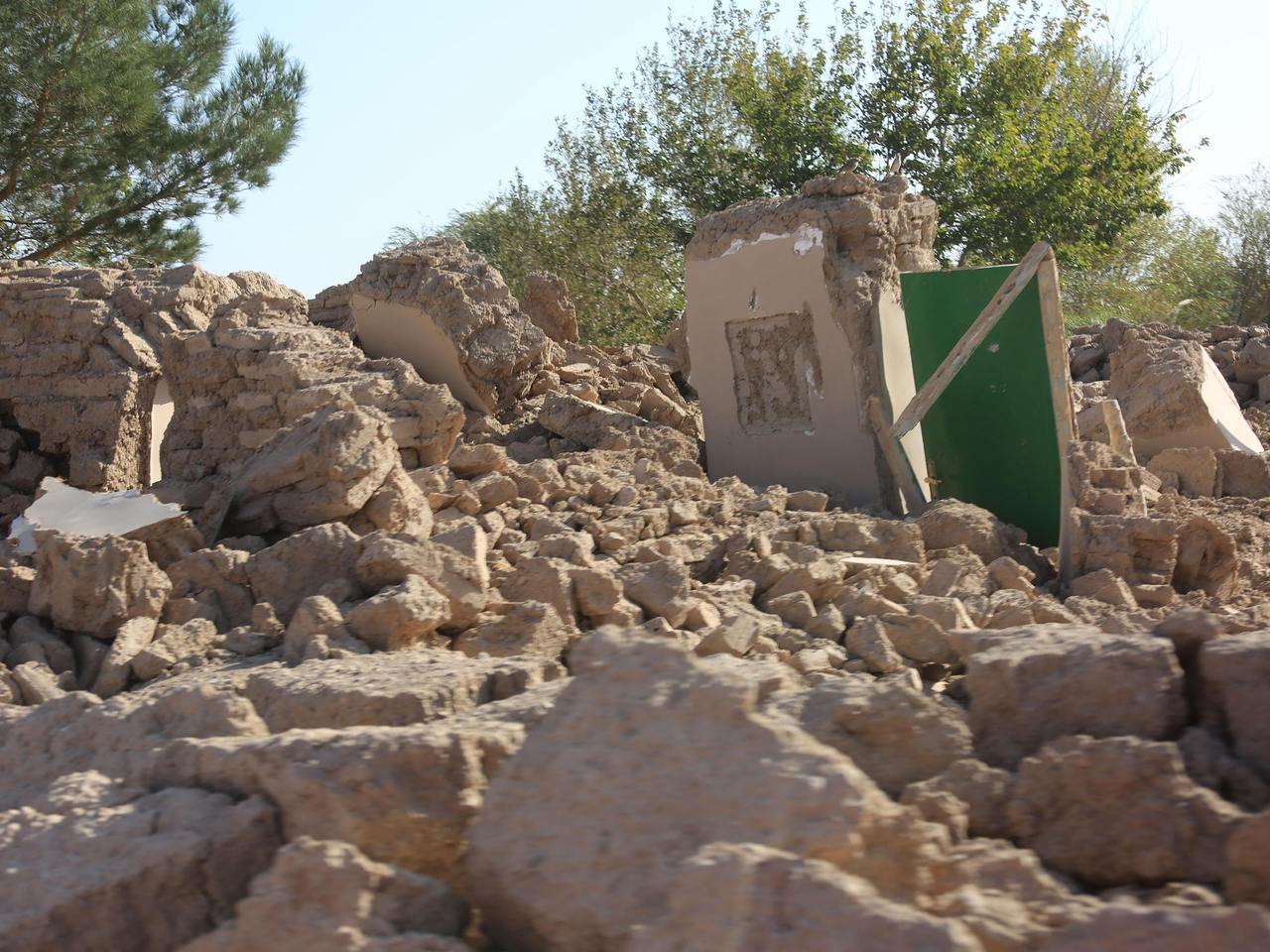 1962361521010040832_1280px