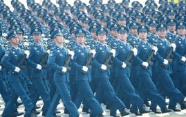 中国举行盛大阅兵式