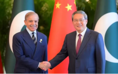 李强会见巴基斯坦总理夏巴兹