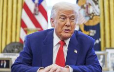 特朗普挥舞制裁大棒 同时拿起热线电话