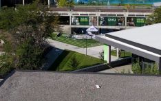 外媒曝光杀害查理·柯克枪手的“狙击点位”，留有疑似枪手俯身痕迹