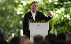 被特朗普指认“禁毒不力”，哥伦比亚总统再次回击