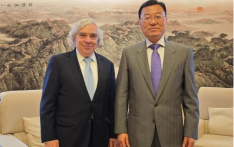 谢锋大使会见美国前能源部长莫尼兹