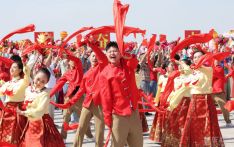 高清大图丨新疆各族群众热烈欢迎习近平总书记