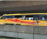 港媒：香港一旅游巴士疑因车身过高撞桥底，车顶被削开造成至少15伤