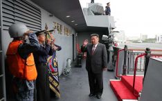 金正恩参观武器装备展览会 登上“崔贤”号驱逐舰