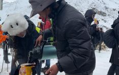 西藏定日县受降雪影响游客全部取得联系 已有350名安全抵达接应点