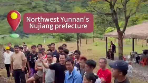 Nujiang folks catch chicks, piggies for festive air