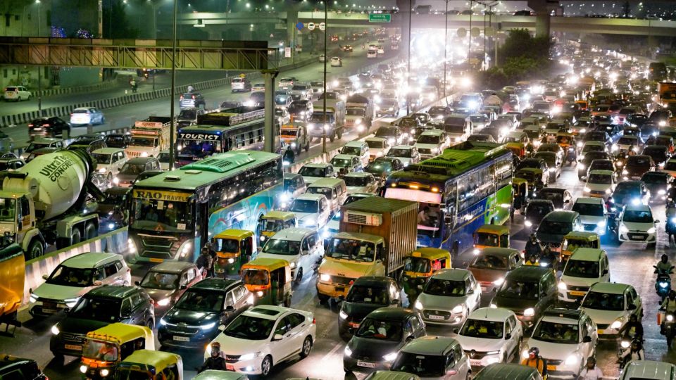 AFP__20241030__36L86H9__v1__MidRes__IndiaTransportReligionHinduismFestival-7lntqc6xuvgftaqqjaaa7vfnbfq8fmkwehbk1x11x6o