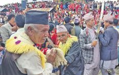 पाका पुस्ताको काँधले थामेको सरायनाच