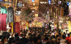 印度民众购买节庆物品庆祝排灯节