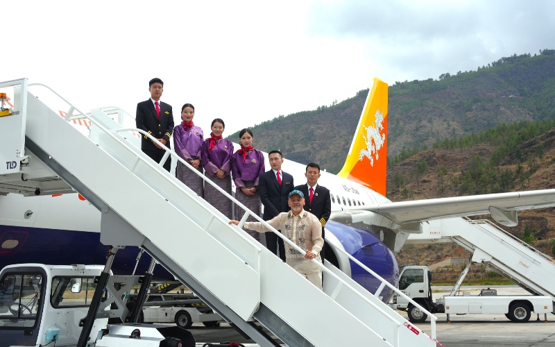 drukair-launches-bespoke-crew-necktie-and-scarf-designed-by-christian-louboutin_9960