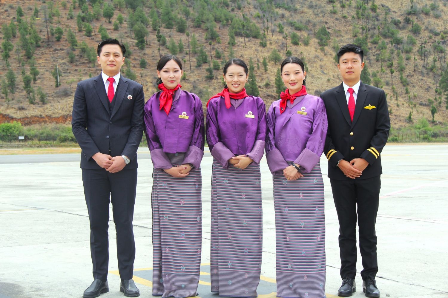 christian-louboutin-design-drukair-crew-tie-and-scarf-2025