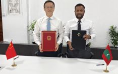 驻马尔代夫大使孔宪华与马建设、住房和基础设施部长穆特塔利布签署援马道路重建项目立项换文 