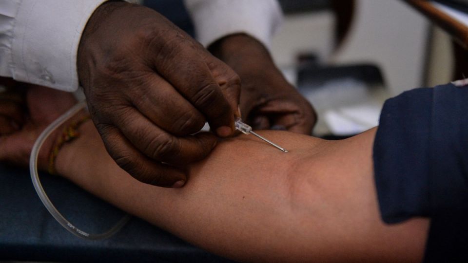 AFP__20160601__BE7MM__v1__MidRes__IndiaHealthAids-